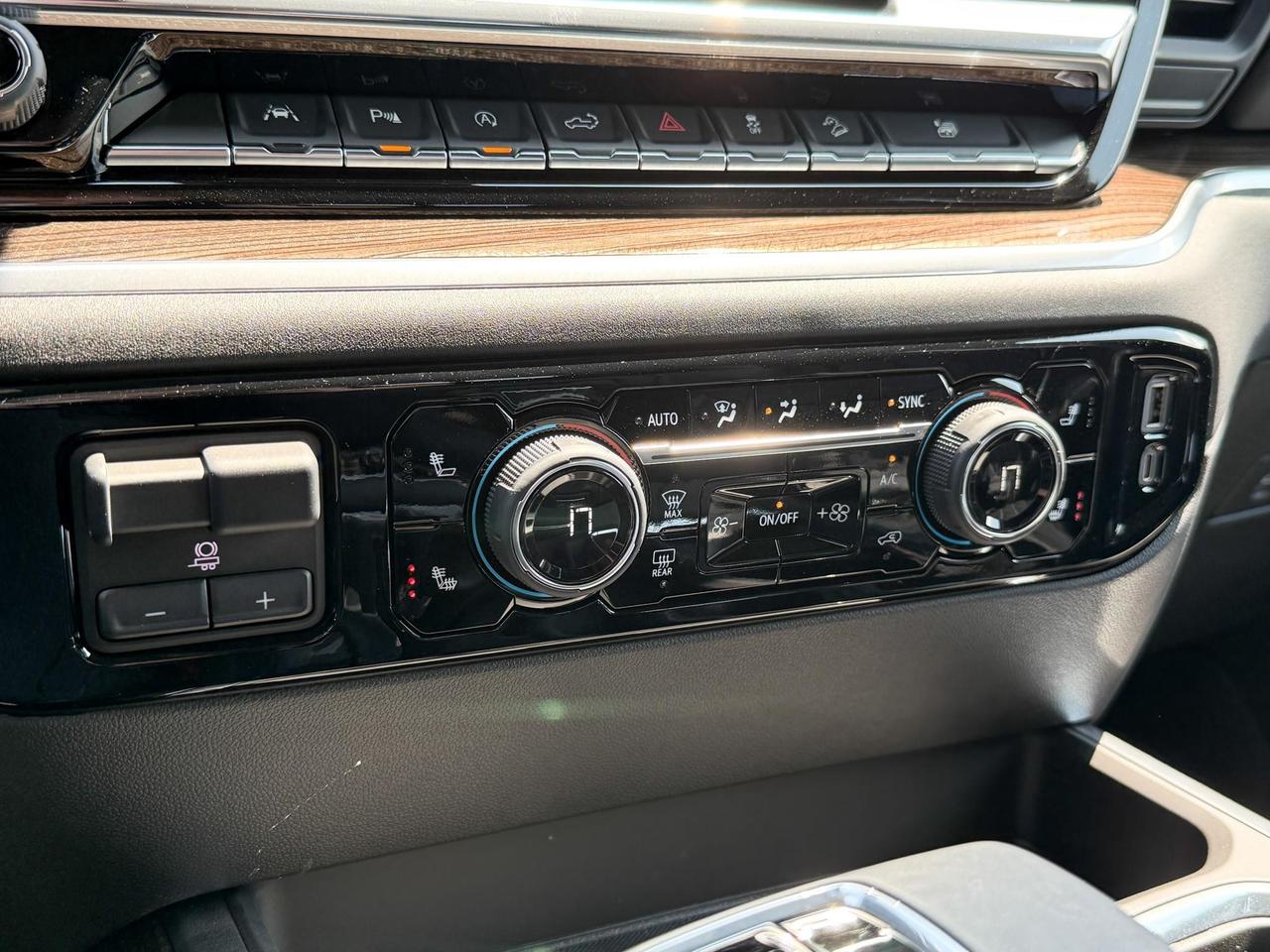 2025 Chevrolet Silverado 1500 RST BLACK WIDOW PACKAGE - 6.2L V8 WITH REMOTE START/ENTRY, SUNROOF, HEATED FRONT SEATS, HEATED STEERING WHEEL, HD SURROUND VISION Photo