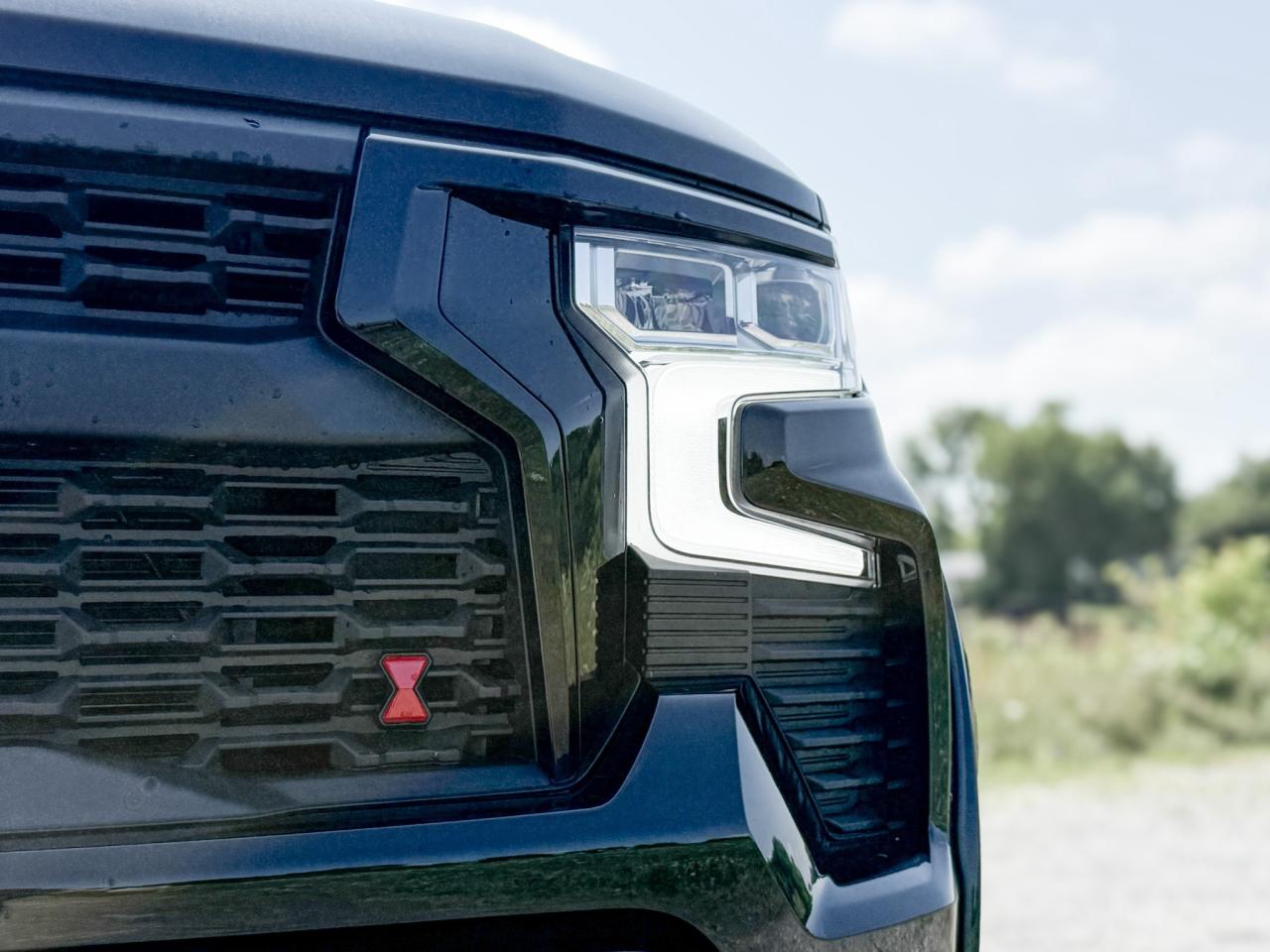 2025 Chevrolet Silverado 1500 RST BLACK WIDOW PACKAGE - 6.2L V8 WITH REMOTE START/ENTRY, SUNROOF, HEATED FRONT SEATS, HEATED STEERING WHEEL, HD SURROUND VISION Photo