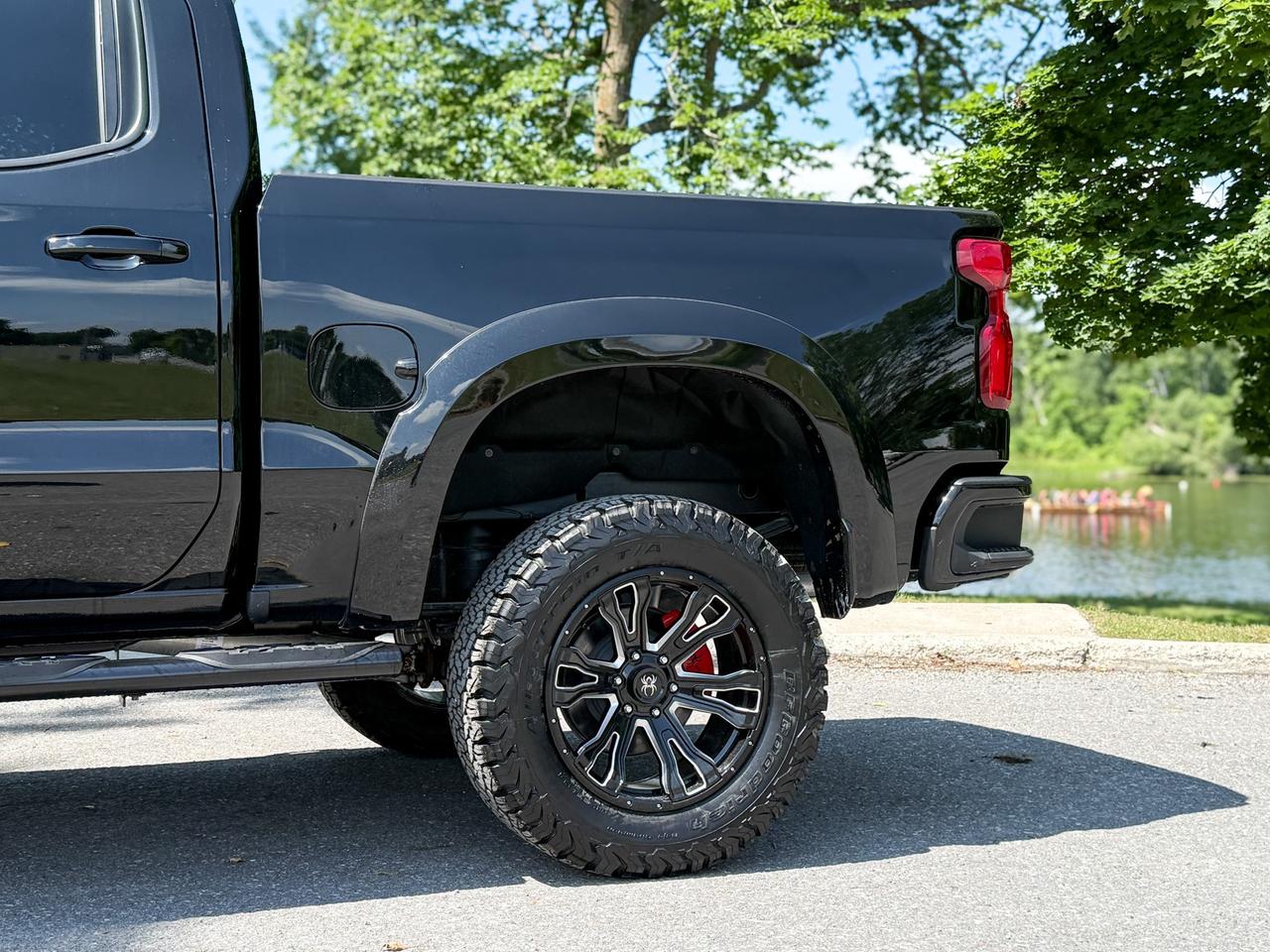 2025 Chevrolet Silverado 1500 RST BLACK WIDOW PACKAGE - 6.2L V8 WITH REMOTE START/ENTRY, SUNROOF, HEATED FRONT SEATS, HEATED STEERING WHEEL, HD SURROUND VISION Photo