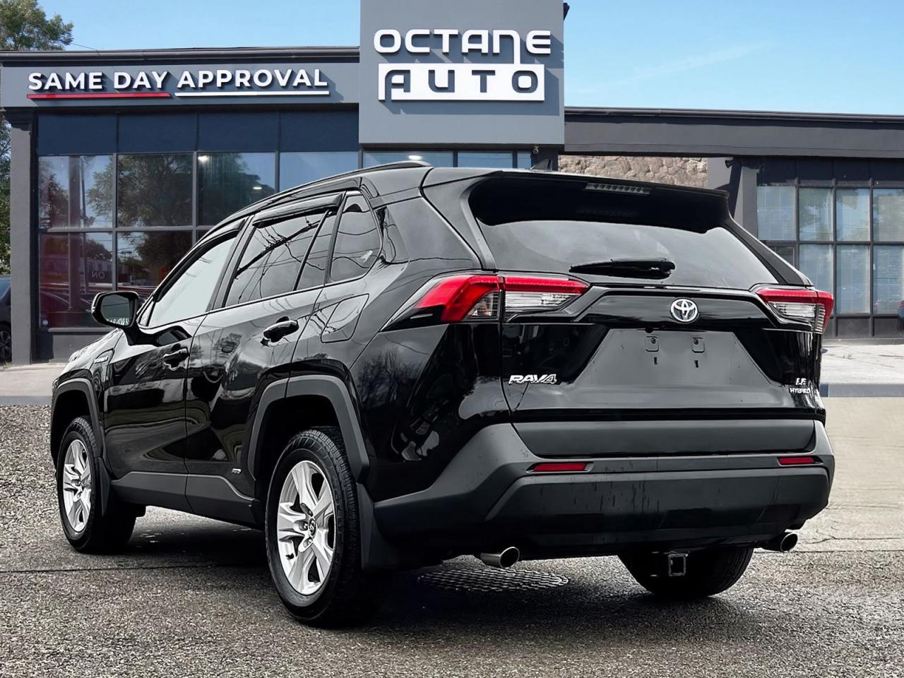2019 Toyota RAV4 Hybrid LE AWD - Photo #4