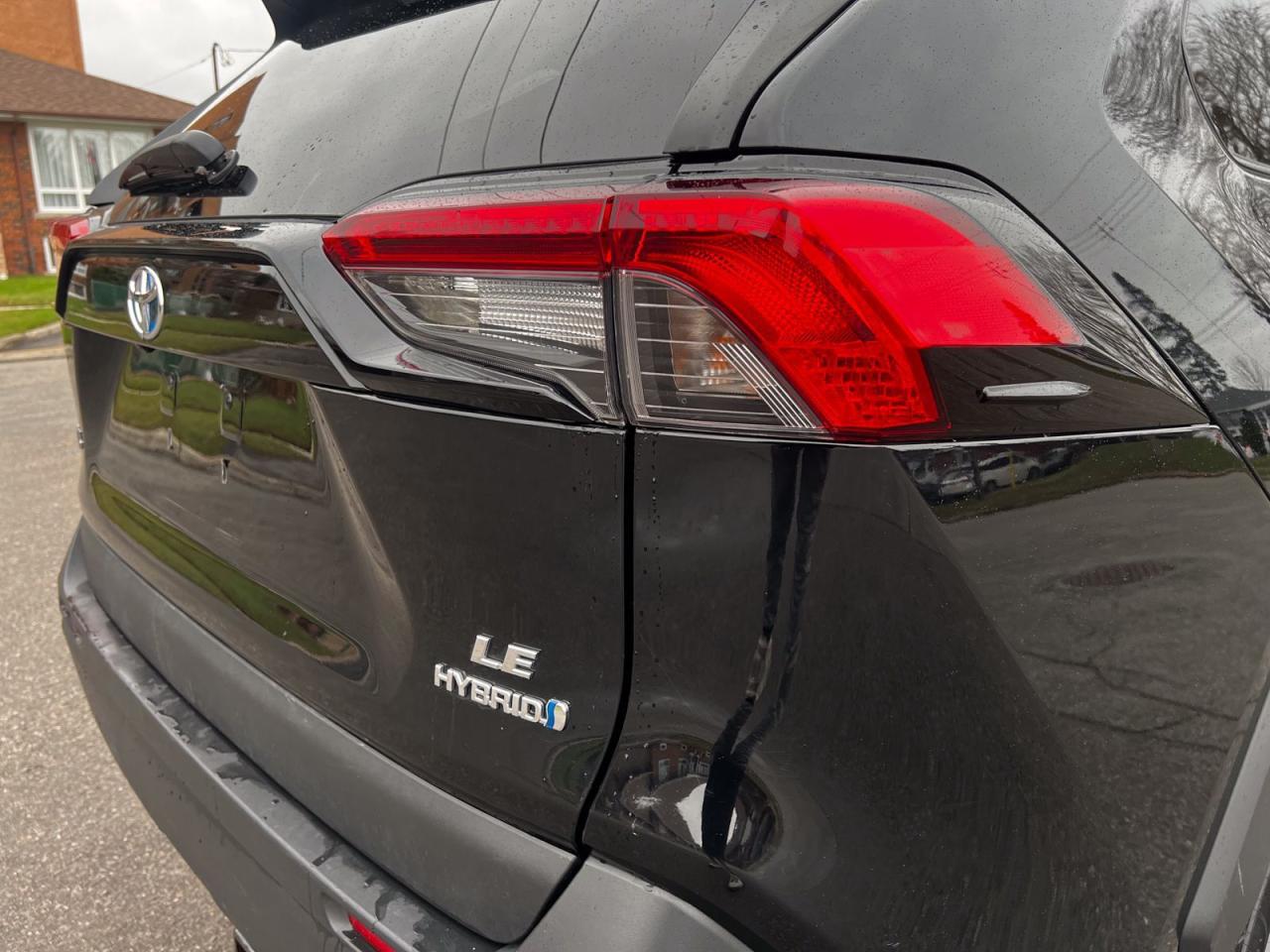 2019 Toyota RAV4 Hybrid LE AWD - Photo #9