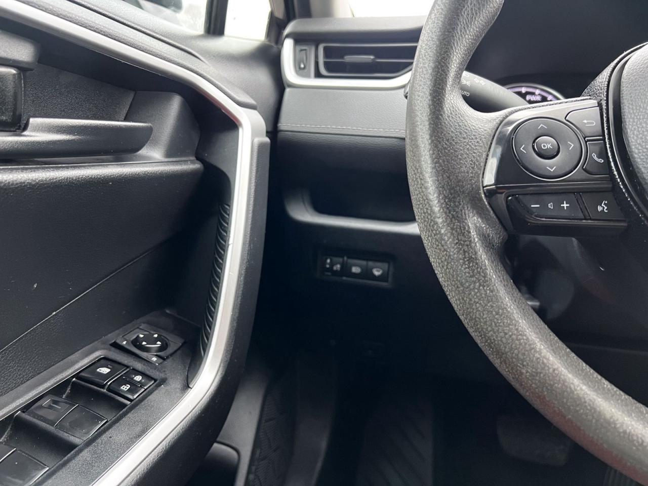2019 Toyota RAV4 Hybrid LE AWD - Photo #19