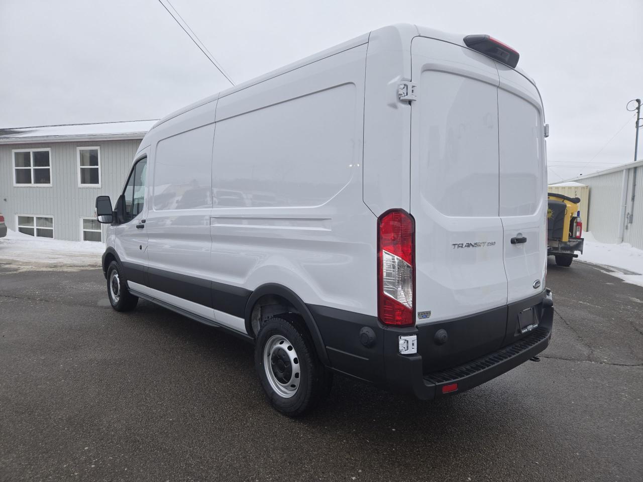 2024 Ford Transit Cargo Van T-250 148" MED RF 9070 GVWR RWD Photo4