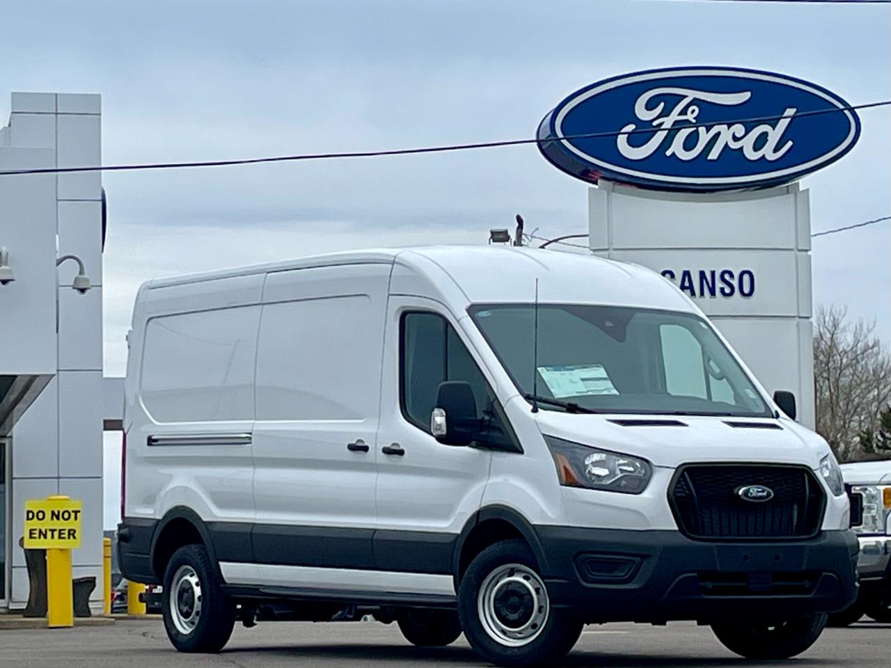 2024 Ford Transit Cargo Van T-250 148" MED RF 9070 GVWR RWD Photo0