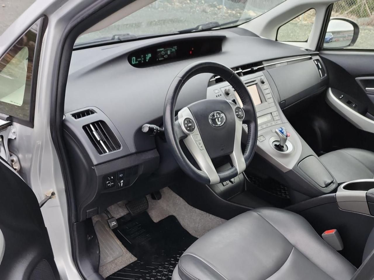 2015 Toyota Prius  Photo2