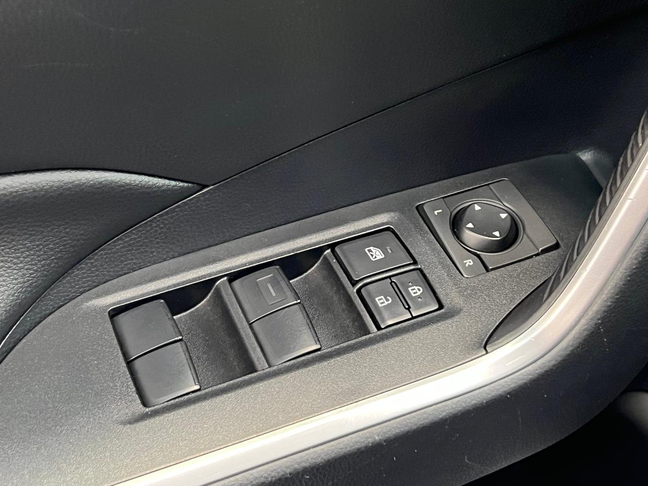 2019 Toyota RAV4 LE+Adaptive Cruise+LaneKeep+ONE OWNER+CLEAN CARFAX Photo46