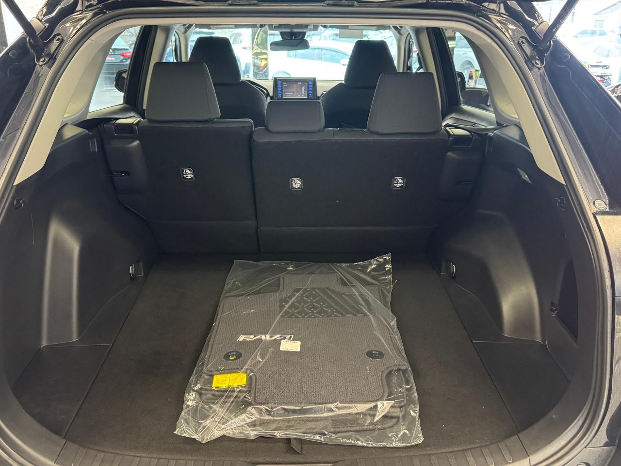 2019 Toyota RAV4 LE+Adaptive Cruise+LaneKeep+ONE OWNER+CLEAN CARFAX - Photo #24