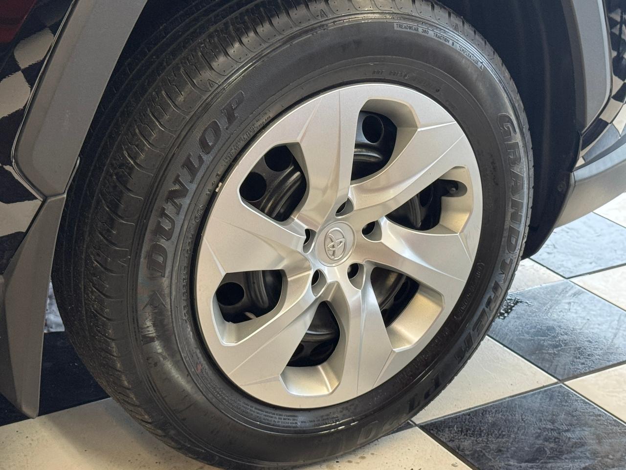 2019 Toyota RAV4 LE+Adaptive Cruise+LaneKeep+ONE OWNER+CLEAN CARFAX - Photo #53