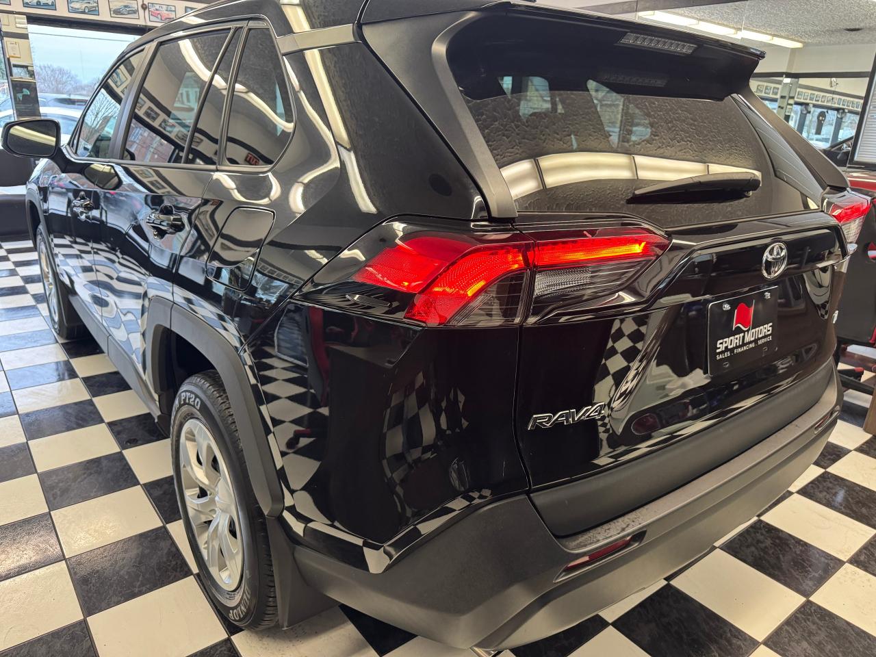 2019 Toyota RAV4 LE+Adaptive Cruise+LaneKeep+ONE OWNER+CLEAN CARFAX - Photo #5