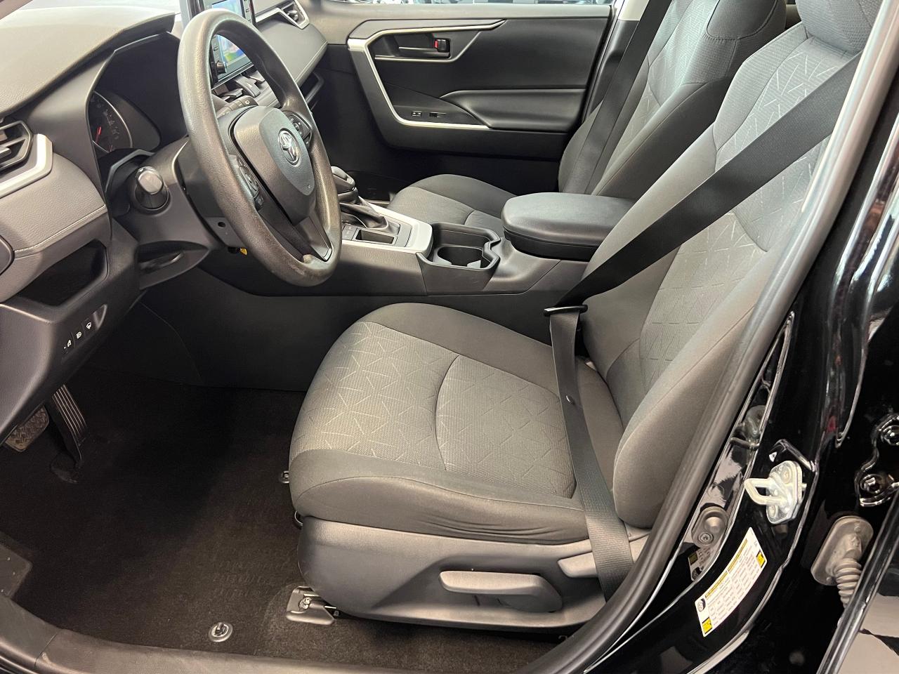 2019 Toyota RAV4 LE+Adaptive Cruise+LaneKeep+ONE OWNER+CLEAN CARFAX - Photo #17