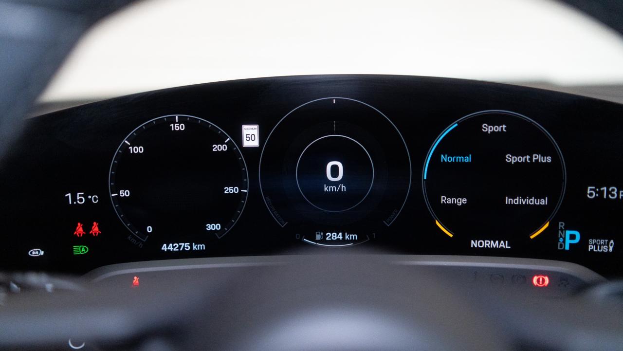 2021 Porsche Taycan 4S | BOSE | 20 IN WHEELS | WHITE INTERIOR Photo