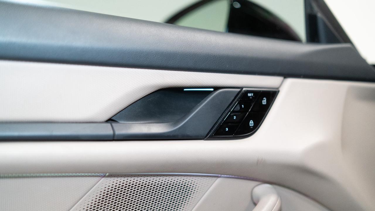 2021 Porsche Taycan 4S | BOSE | 20 IN WHEELS | WHITE INTERIOR Photo