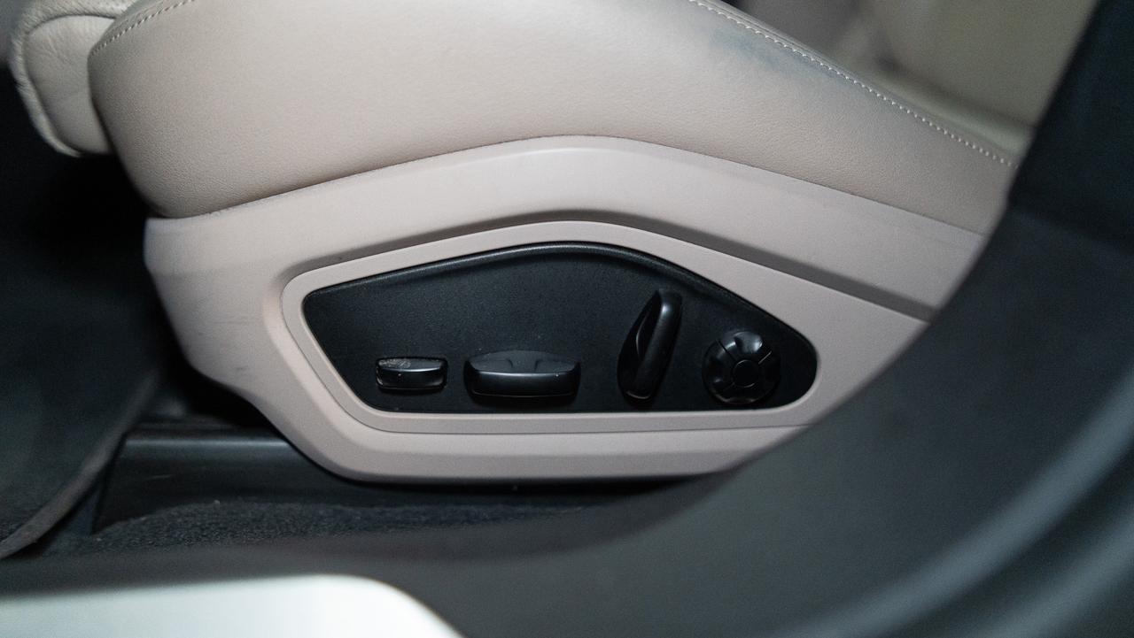 2021 Porsche Taycan 4S | BOSE | 20 IN WHEELS | WHITE INTERIOR Photo