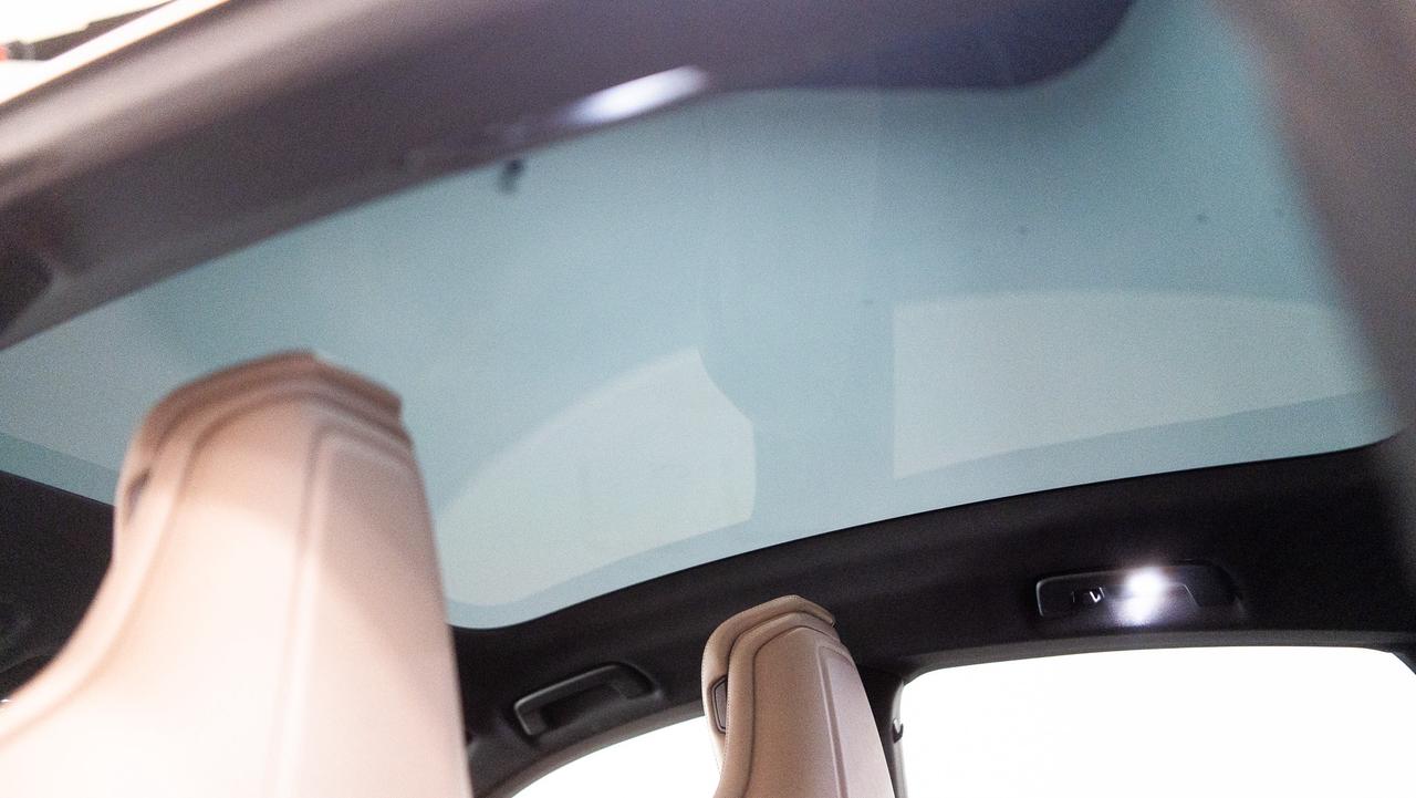 2021 Porsche Taycan 4S | BOSE | 20 IN WHEELS | WHITE INTERIOR Photo
