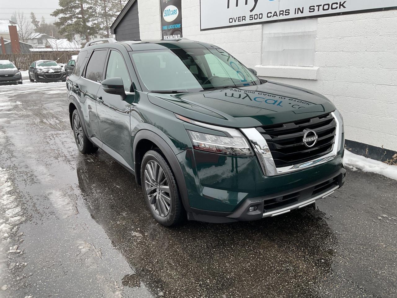 Used 2022 Nissan Pathfinder LOW MILAGE!!!  SUNROOF. HEATED SEATS. LEATHER. NAV. BACKUP CAM. A/C. CRUISE. PWR GROUP. KEYLESS ENTR for sale in Kingston, ON