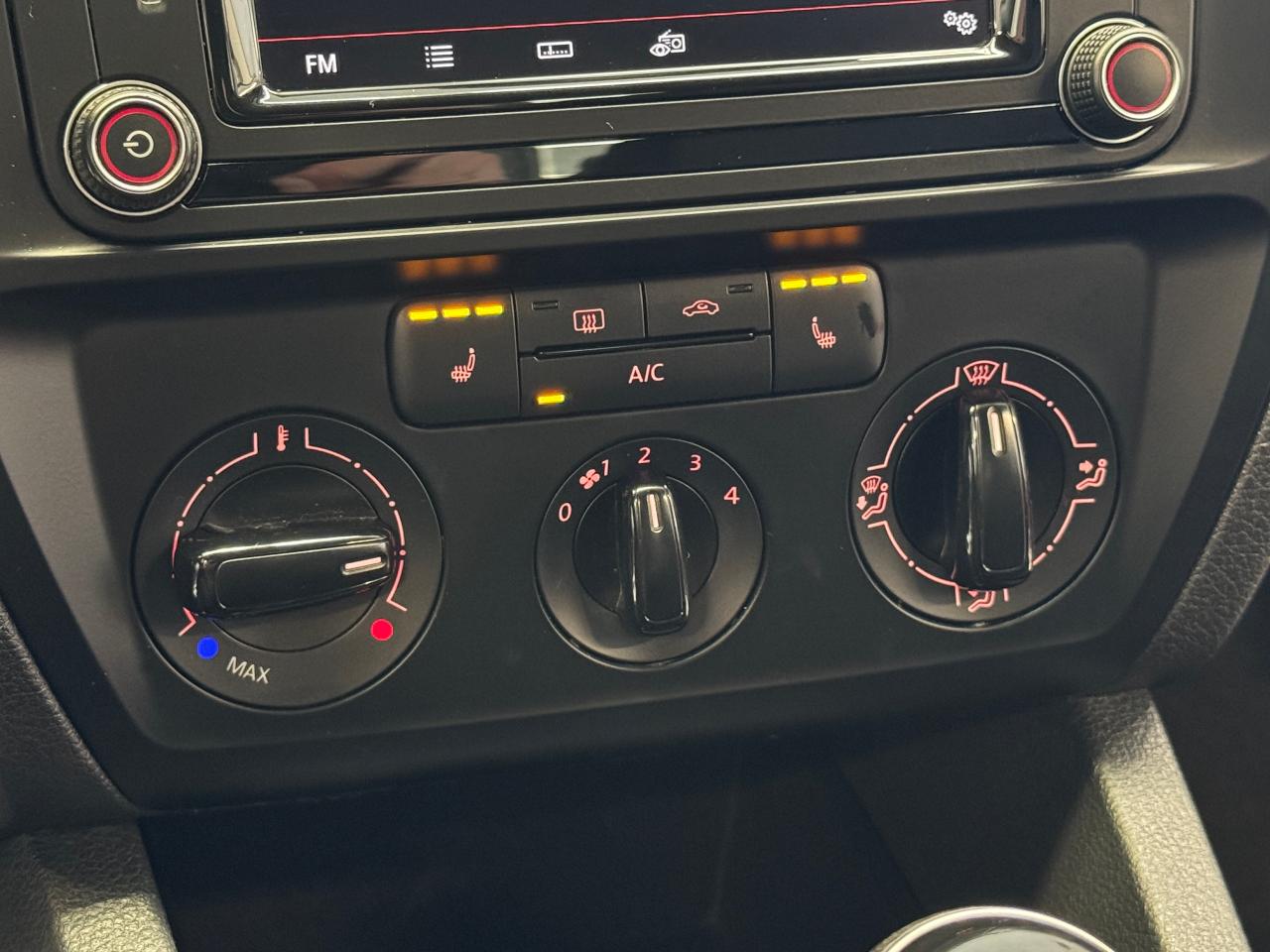 2017 Volkswagen Jetta Trendline+New Tires+Camera+ApplePlay+CLEAN CARFAX - Photo #32
