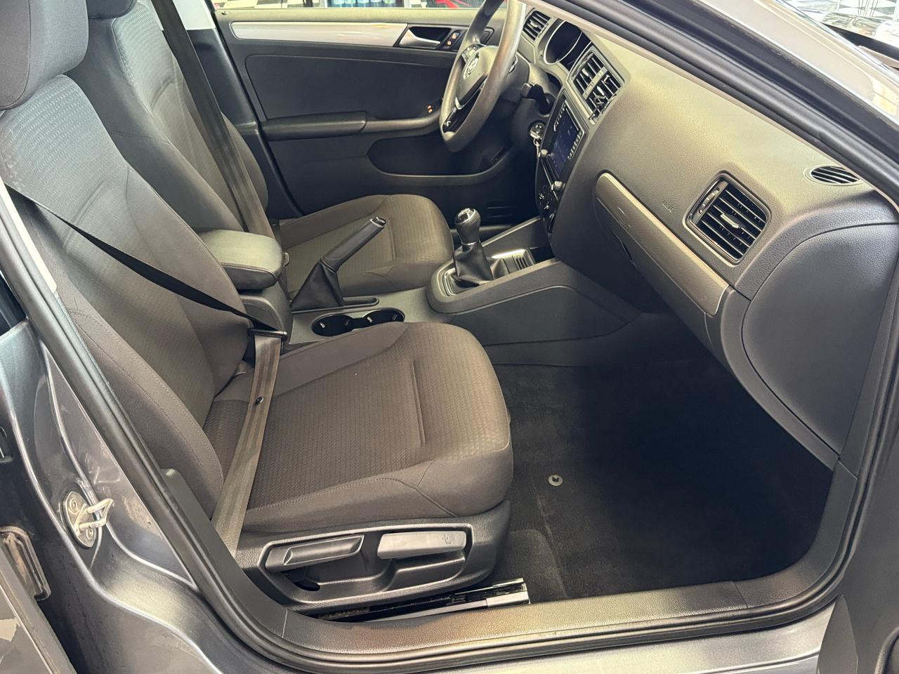 2017 Volkswagen Jetta Trendline+New Tires+Camera+ApplePlay+CLEAN CARFAX Photo22