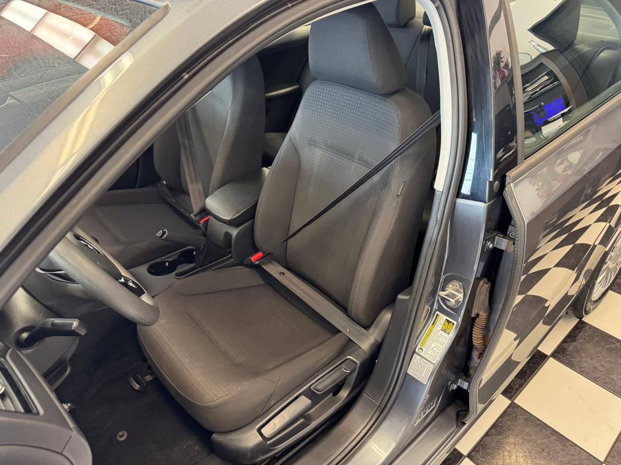 2017 Volkswagen Jetta Trendline+New Tires+Camera+ApplePlay+CLEAN CARFAX Photo20