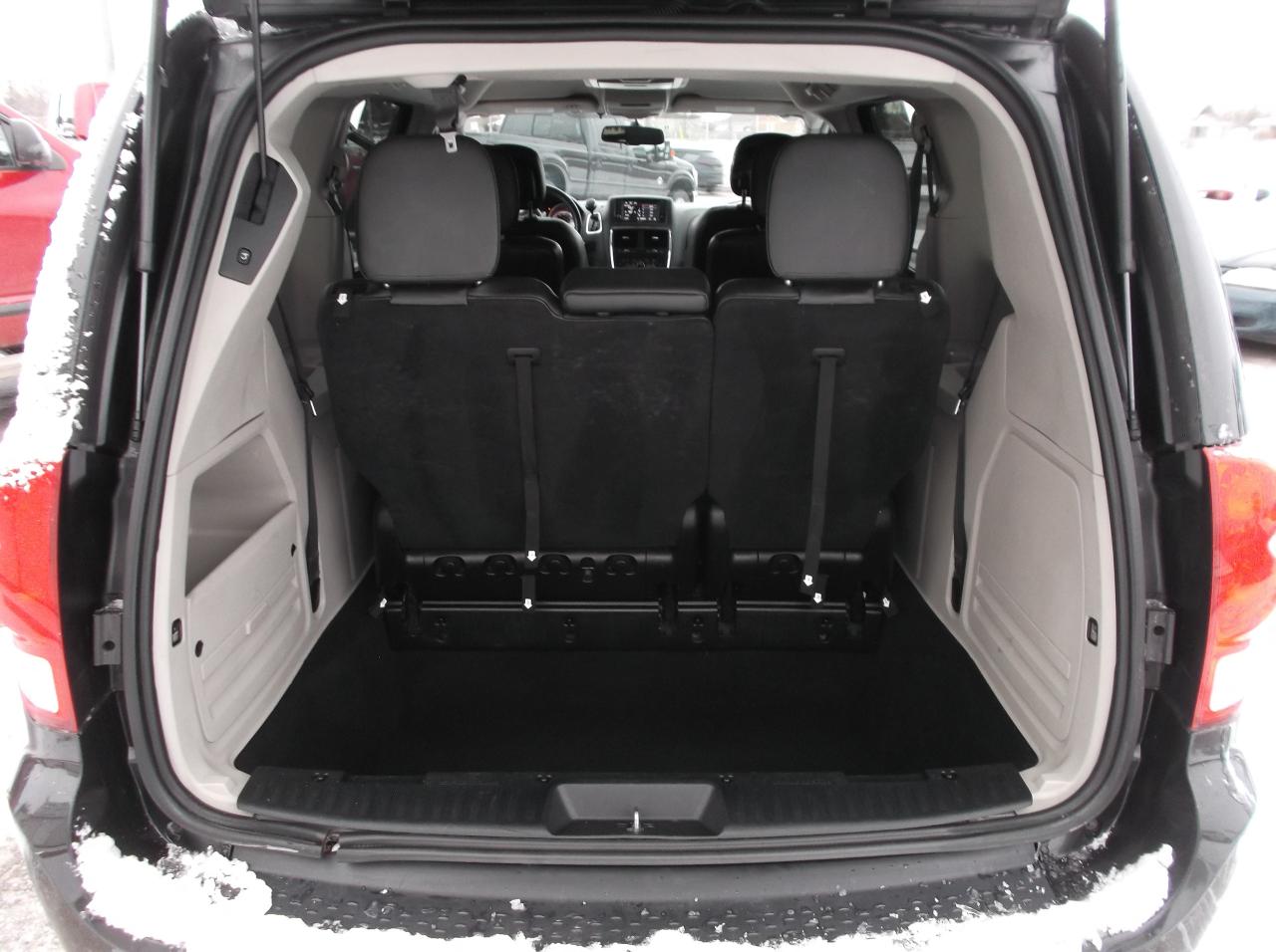 2016 Dodge Grand Caravan Crew - Photo #8