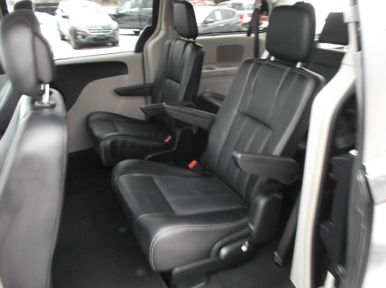 2016 Dodge Grand Caravan Crew - Photo #7