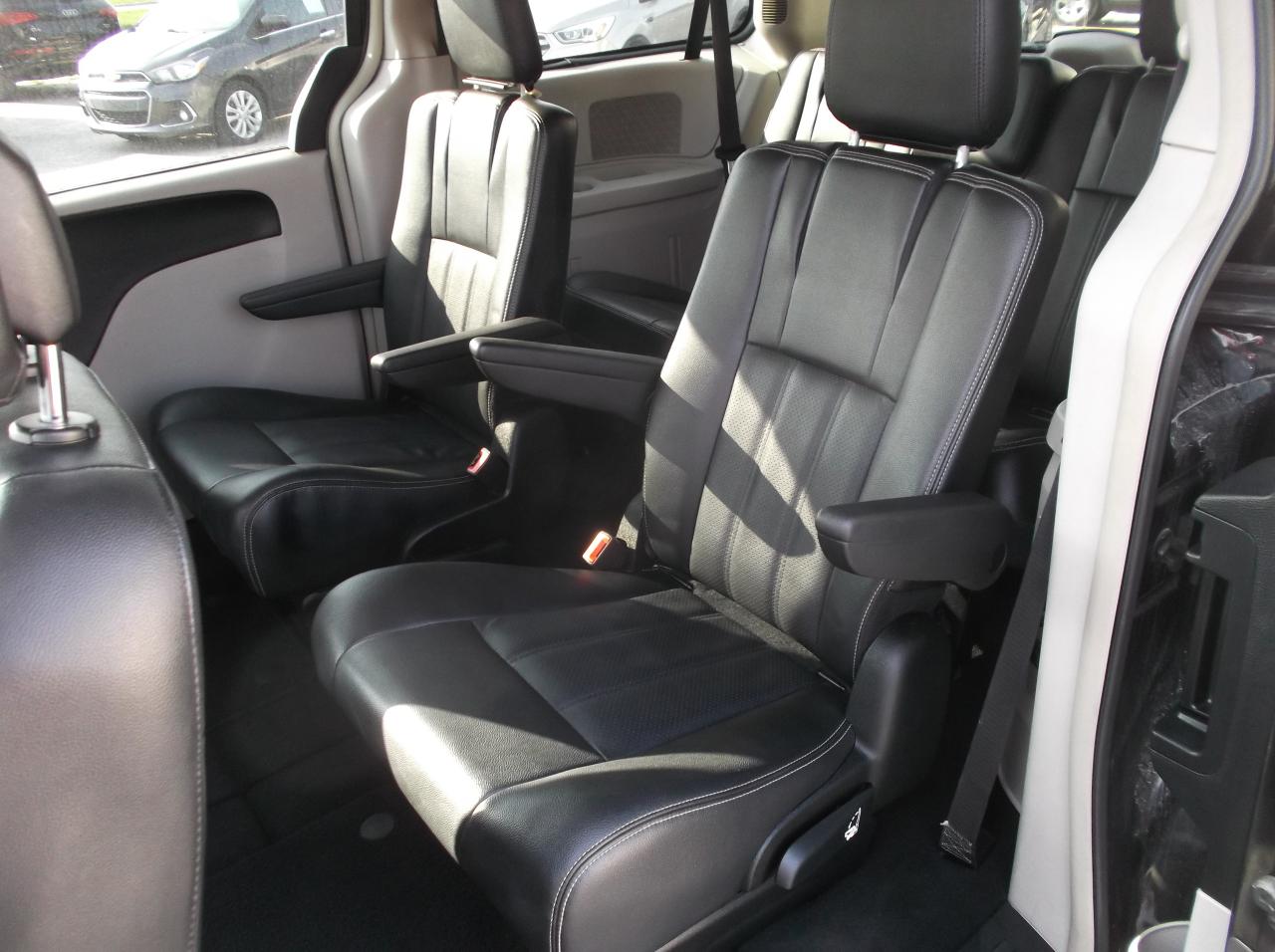 2016 Dodge Grand Caravan Crew - Photo #7