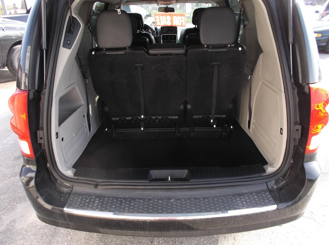 2016 Dodge Grand Caravan Crew - Photo #8