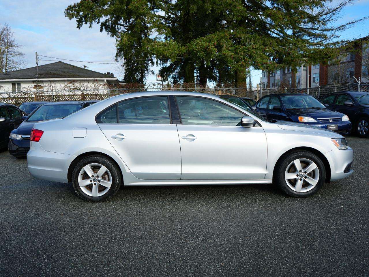 2014 Volkswagen Jetta FINANCING AVAILABLE Photo3