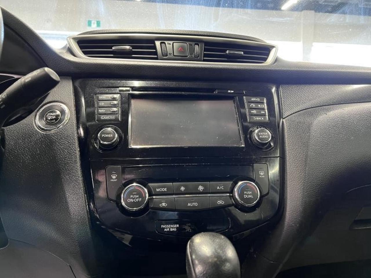 2015 Nissan Rogue SL Photo