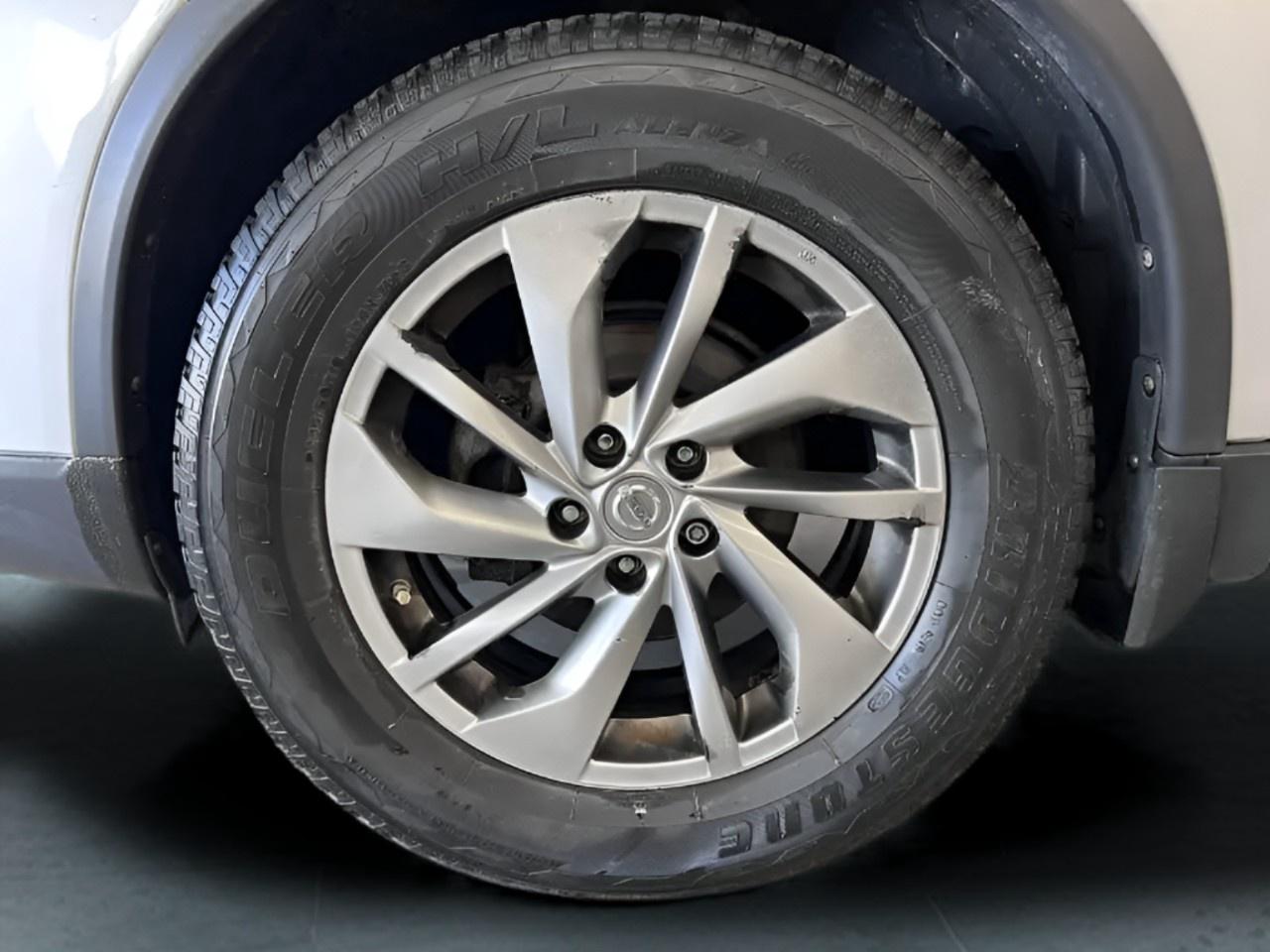 2015 Nissan Rogue SL Photo