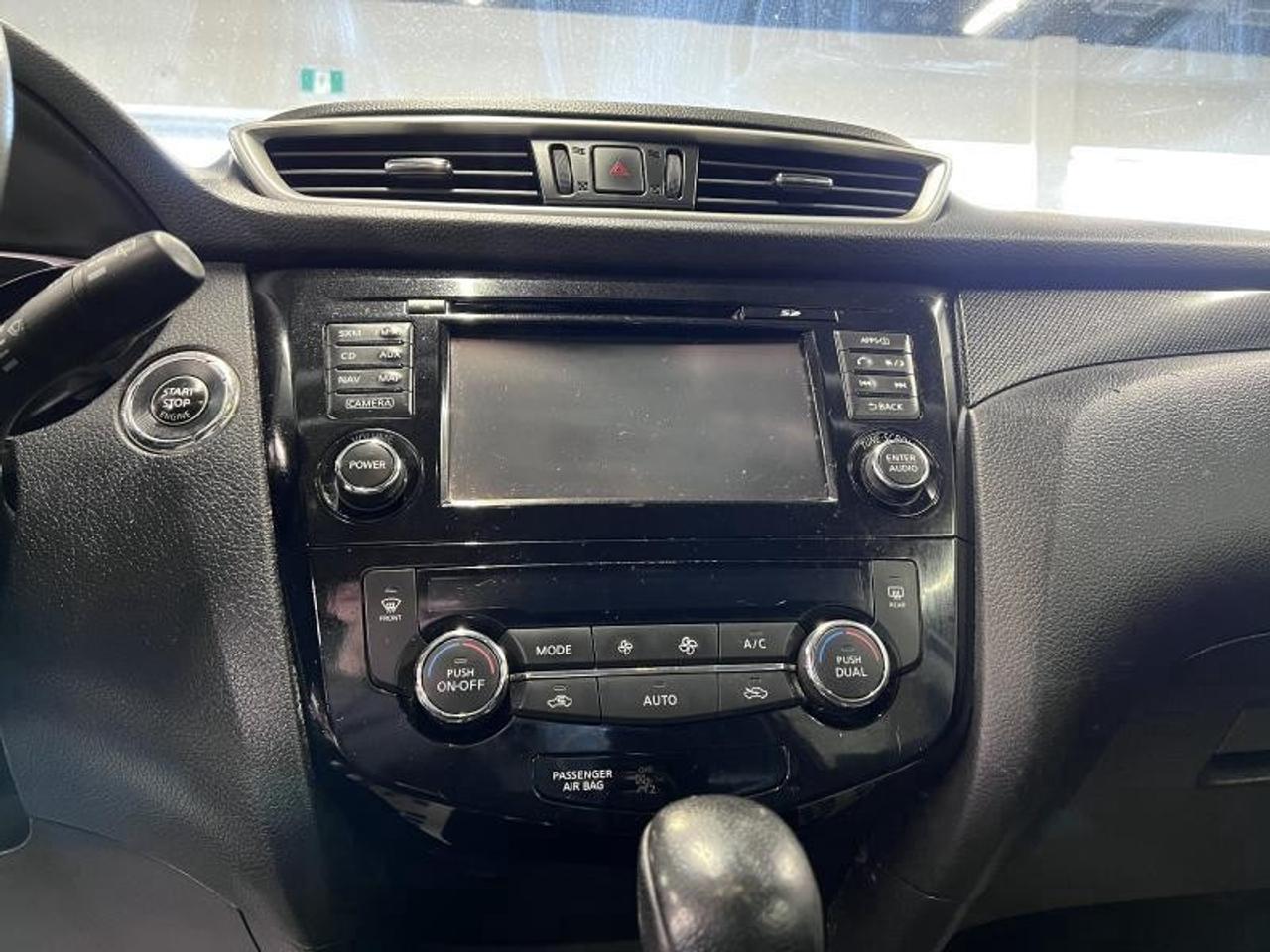 2015 Nissan Rogue SL Photo