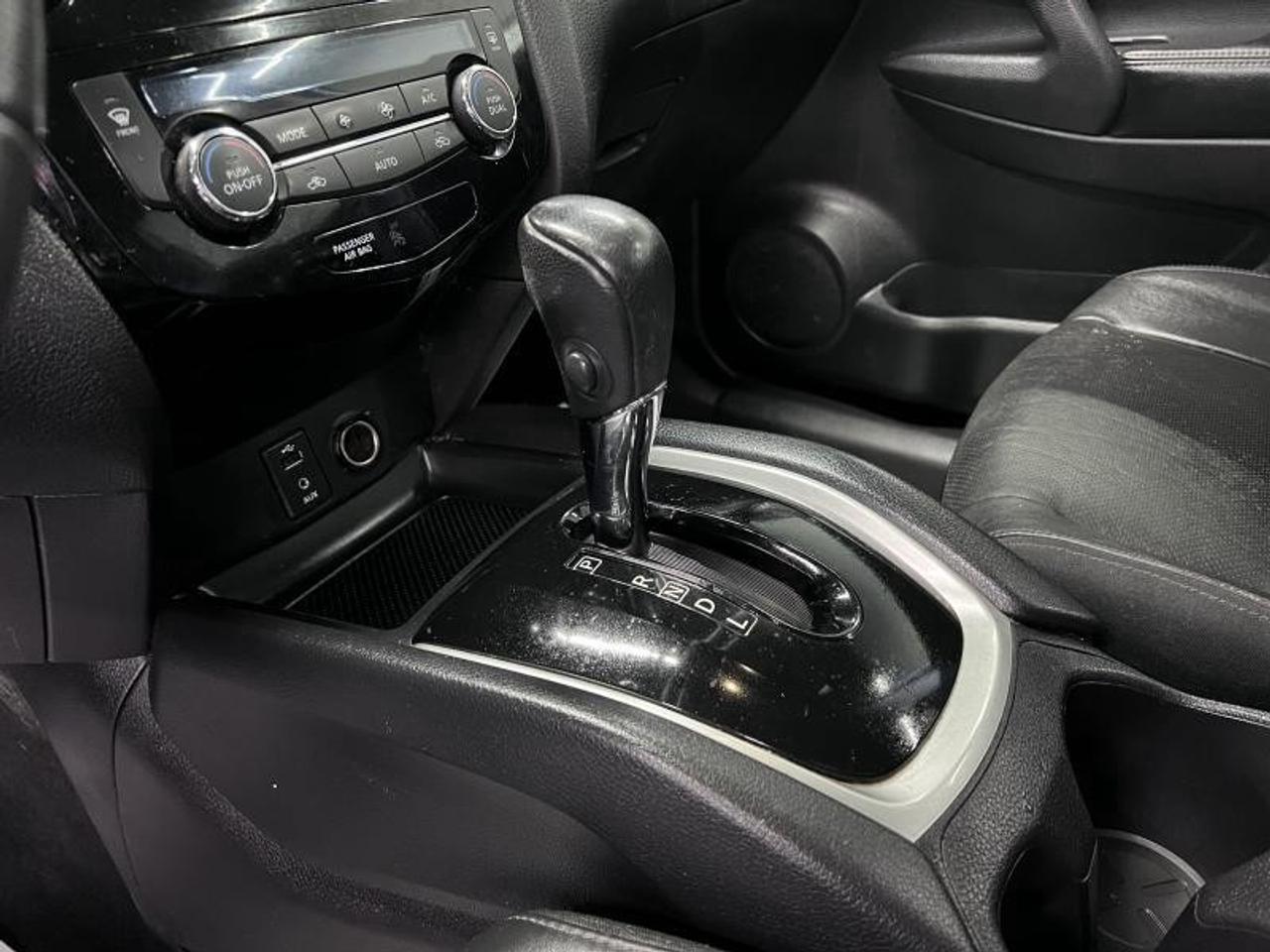 2015 Nissan Rogue SL Photo