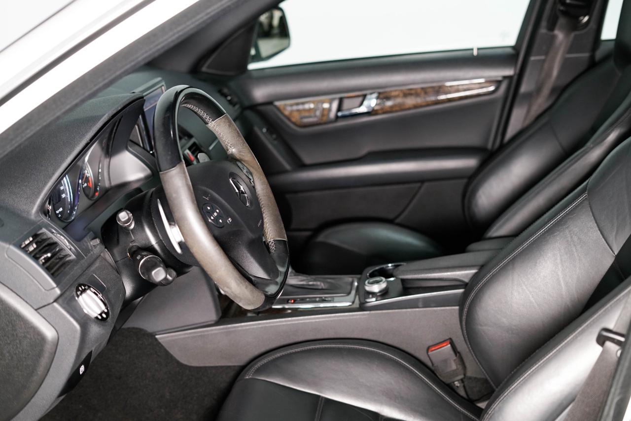 2009 Mercedes-Benz C-Class C63 AMG | PANO | NAVIGATION | 19 IN WHEELS Photo