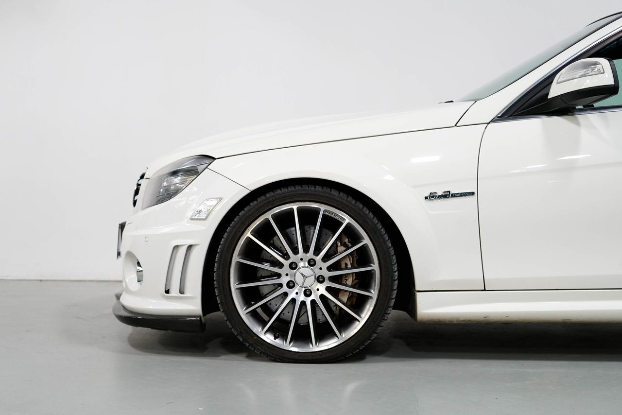 2009 Mercedes-Benz C-Class C63 AMG | PANO | NAVIGATION | 19 IN WHEELS Photo