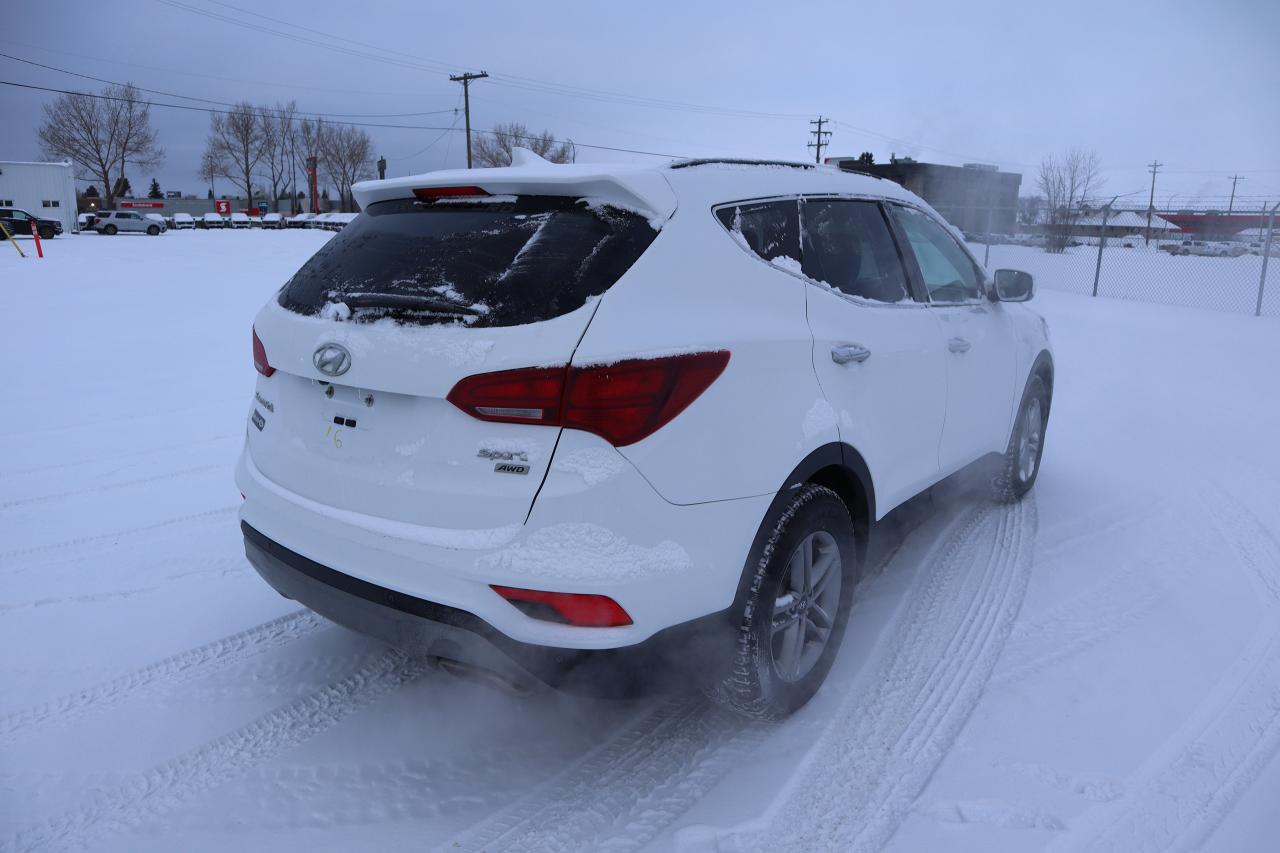 2018 Hyundai Santa Fe Sport SE Photo3