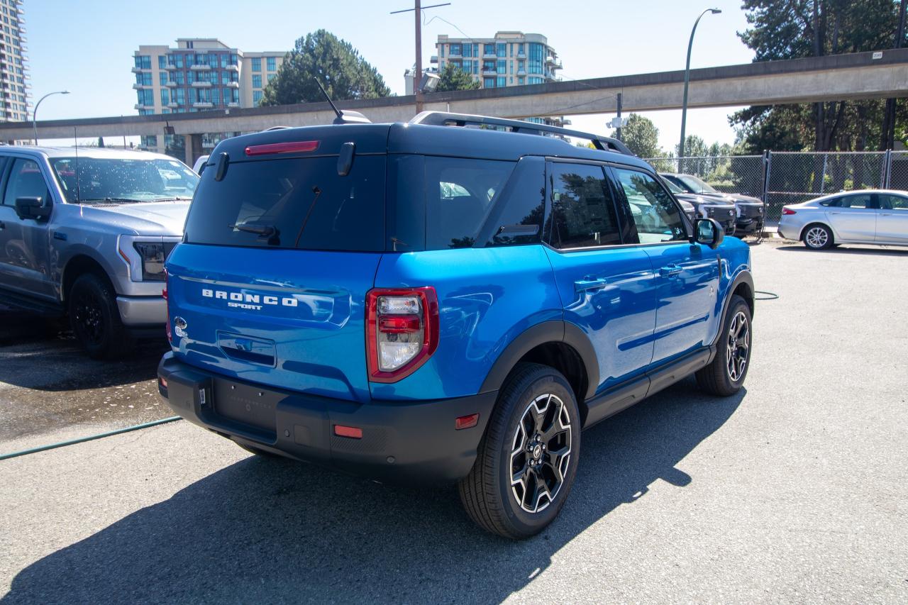 2025 Ford Bronco Sport Outer Banks 4X4 Photo4