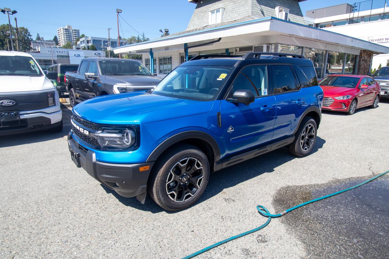 2025 Ford Bronco Sport Outer Banks 4X4 Photo1