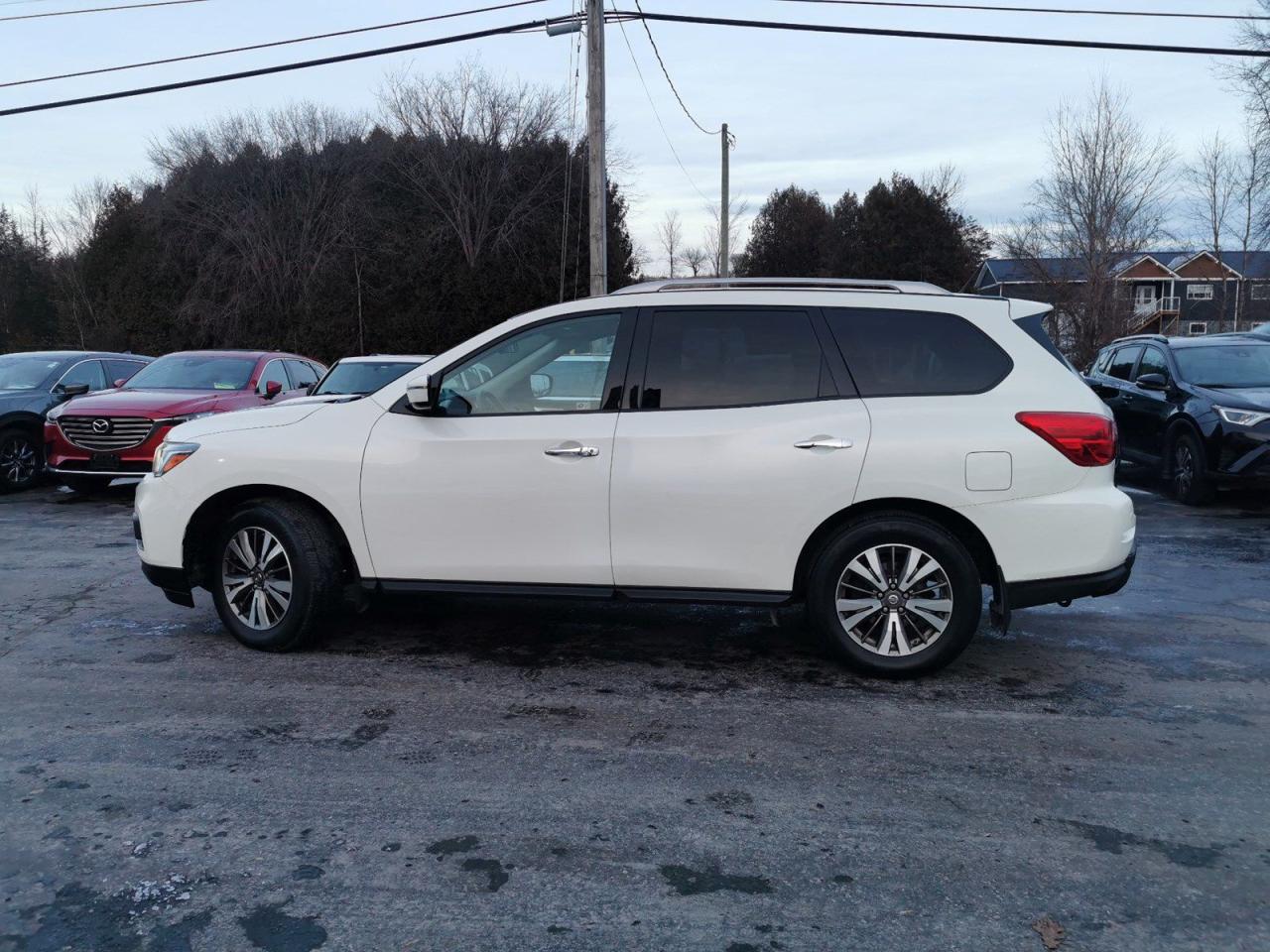 2017 Nissan Pathfinder SV 4WD - Photo #2