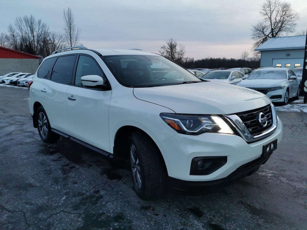 2017 Nissan Pathfinder SV 4WD - Photo #7