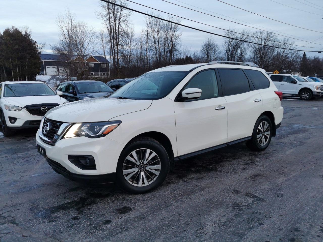 Used 2017 Nissan Pathfinder SV 4WD for sale in Madoc, ON