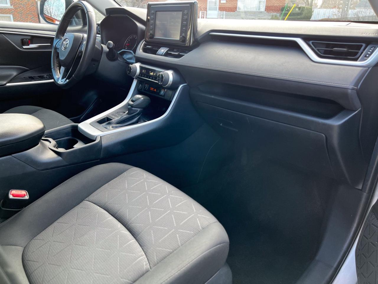 2019 Toyota RAV4 XLE AWD - Photo #10