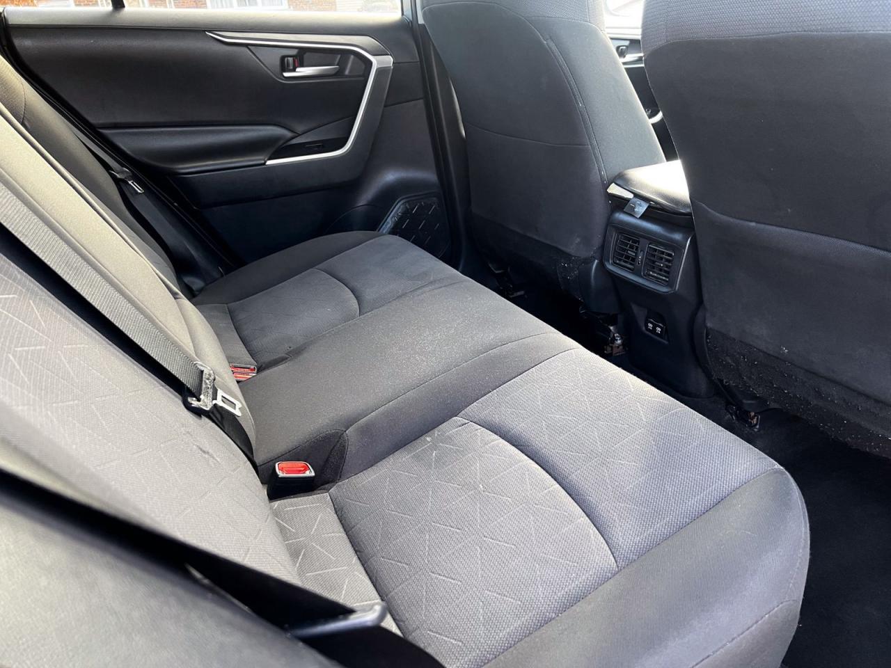 2019 Toyota RAV4 XLE AWD - Photo #9