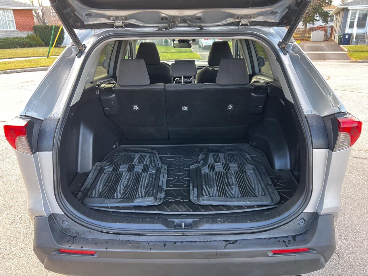 2019 Toyota RAV4 XLE AWD - Photo #11