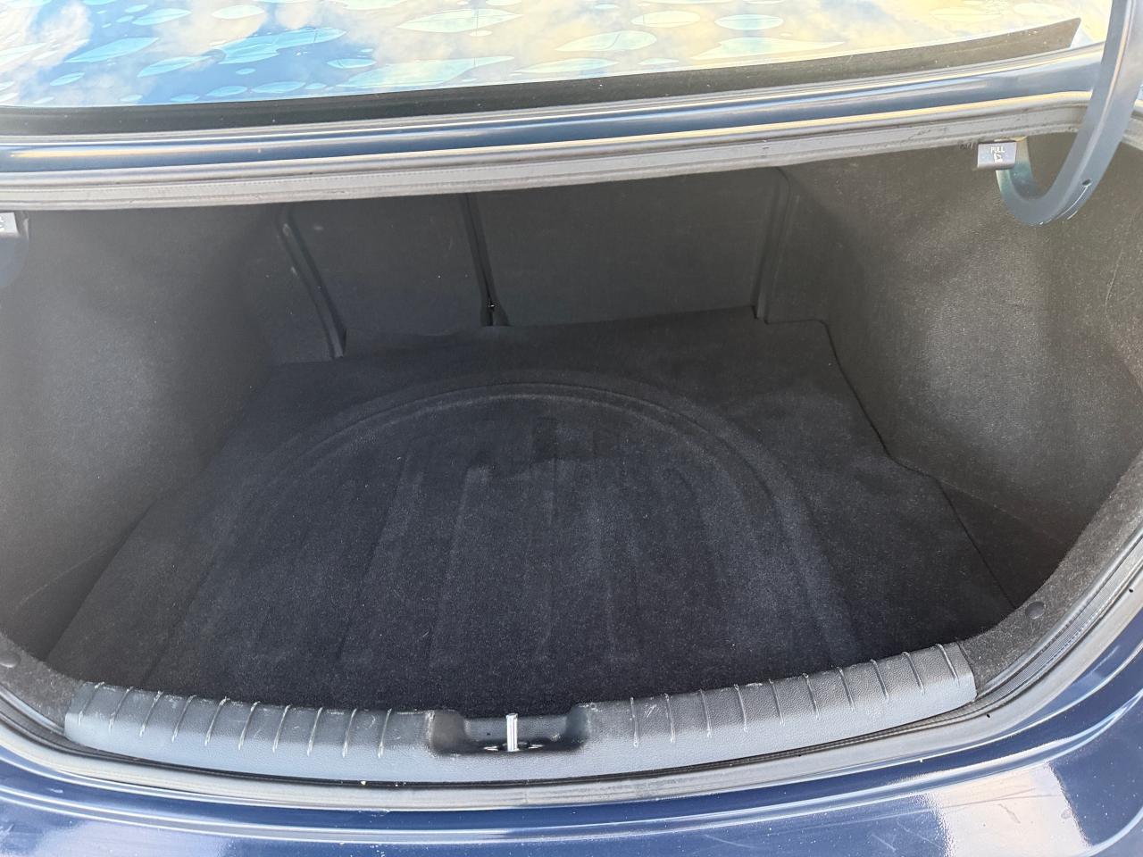2017 Hyundai Elantra GLS original alloys with summer tires - Photo #16