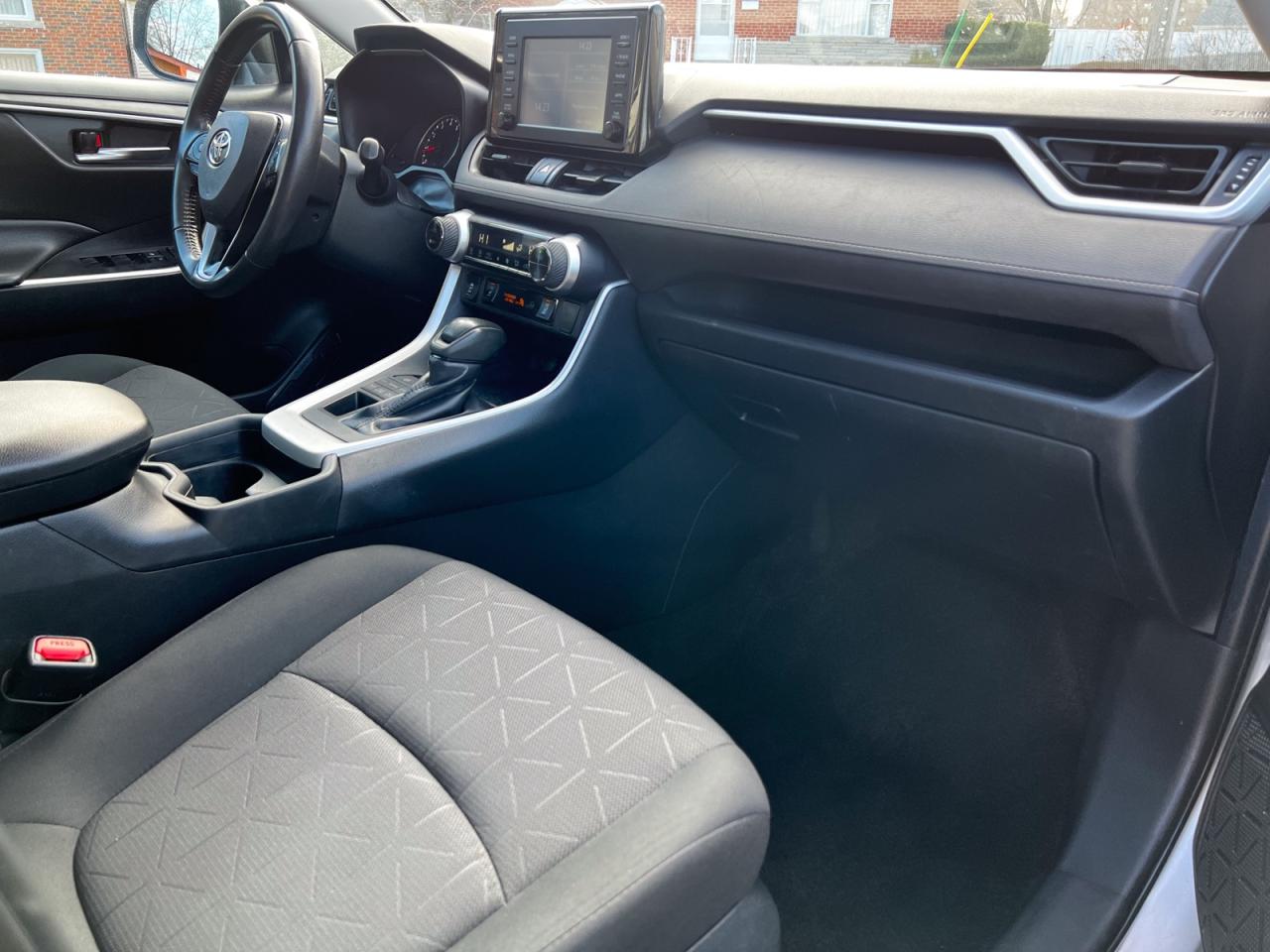 2019 Toyota RAV4 XLE AWD - Photo #10