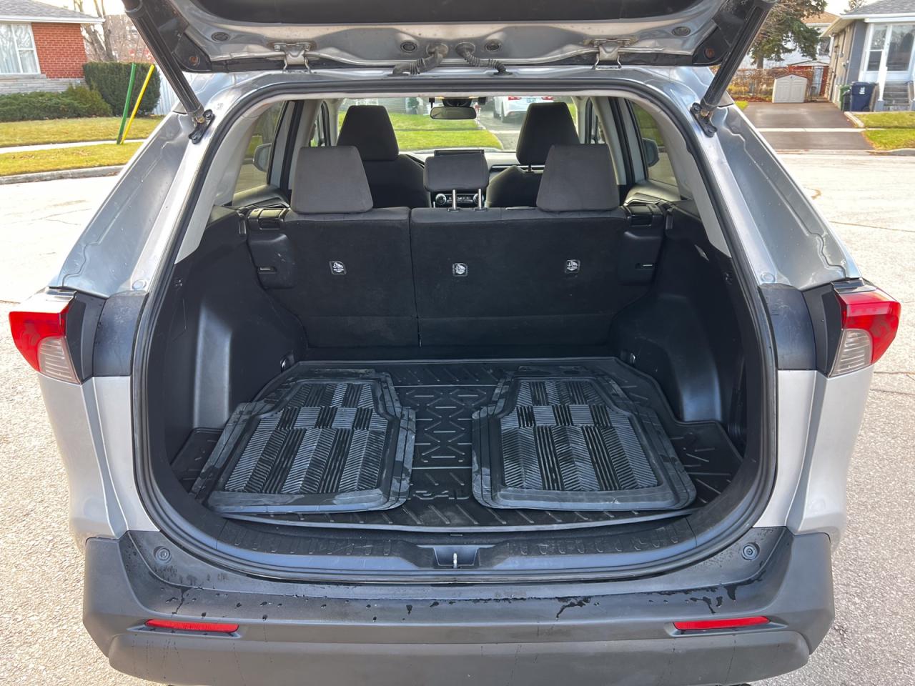 2019 Toyota RAV4 XLE AWD - Photo #11