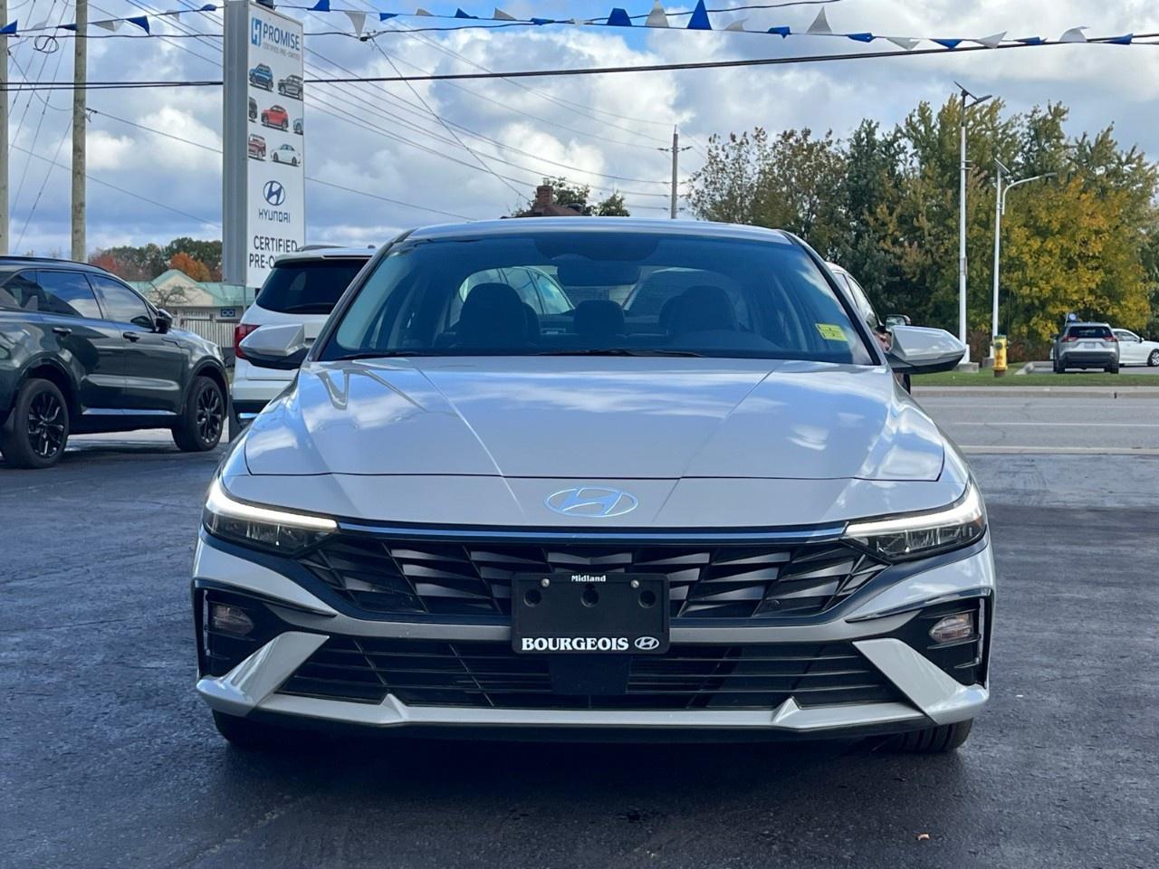 2025 Hyundai Elantra Luxury IVT Photo