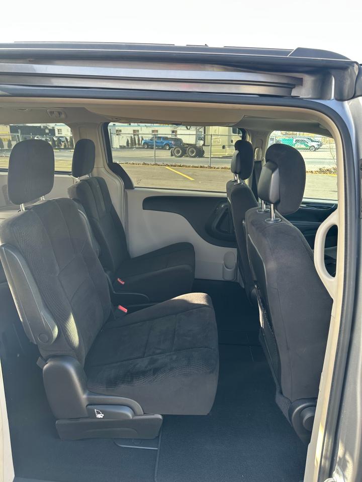 2013 Chrysler Town & Country TOURING Photo4