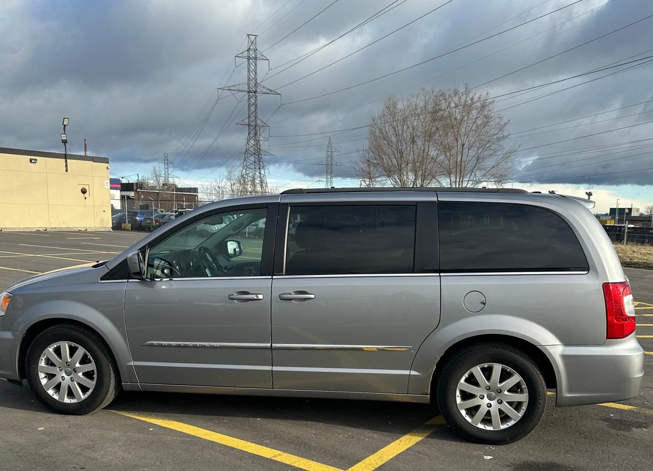 Used 2013 Chrysler Town & Country TOURING for sale in Etobicoke, ON