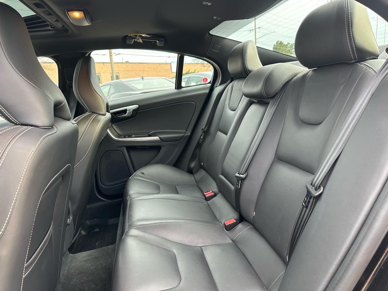 2015 Volvo S60 2015 4dr Sdn T6 Drive-E Premier Plus FWD - Photo #15