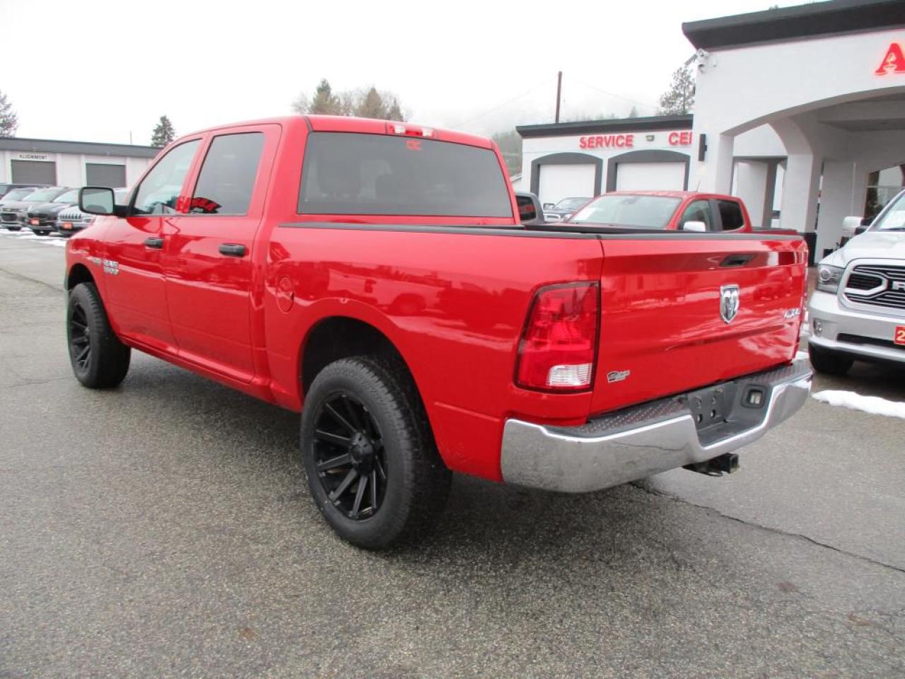 2017 RAM 1500 ST Crew Cab 4x4 Photo4